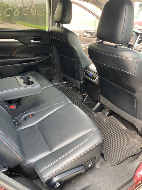 Thumbnail 7 of 2018 Toyota Highlander XLE